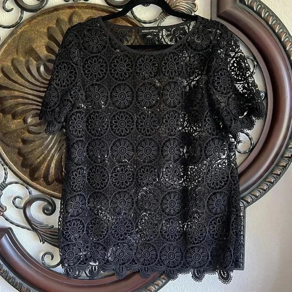 Banana Republic Black Lace Floral Scalloped Short Sleeve Pullover Top Medium - Picture 2 of 12
